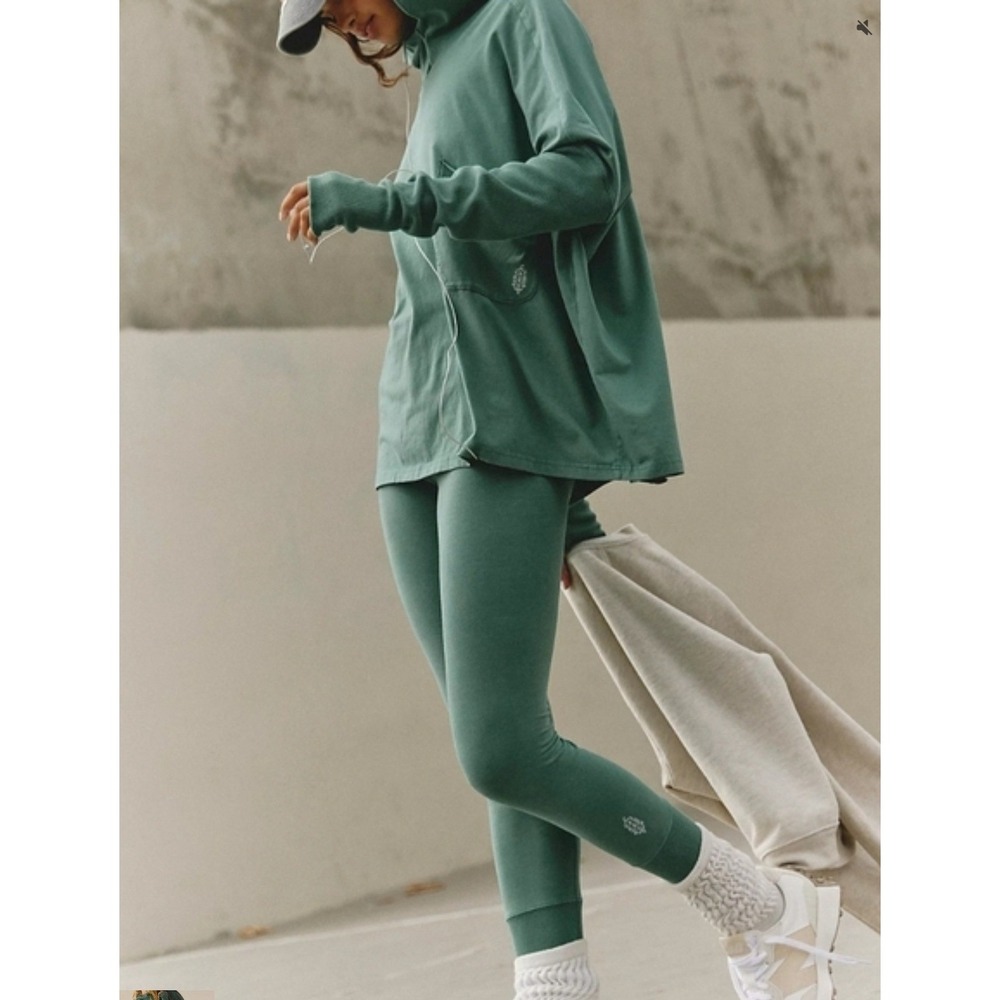 FP Free People Green Hooded Long Sleeve Thumbhole Top Oversized Medium athletic